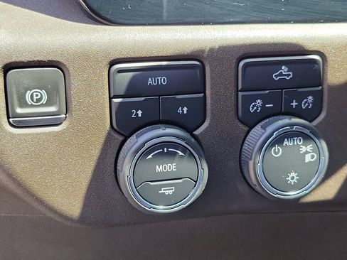 Used 2024 Chevrolet Silverado 1500 LT w/ Convenience Package II AWD/4WD image 19