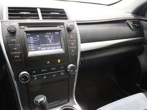 Used 2015 Toyota Camry SE FWD image 25