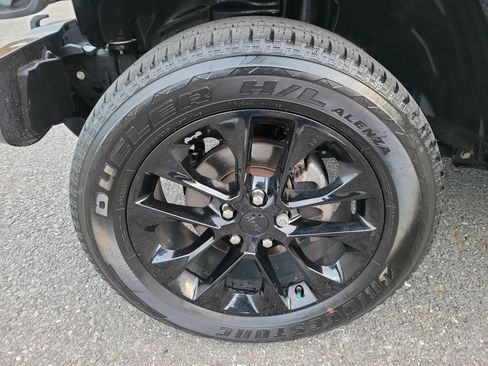 Used 2023 Jeep Gladiator Overland image 12