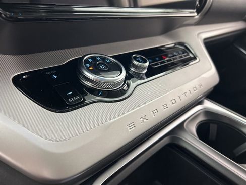 New 2026 Ford Expedition Active image 17