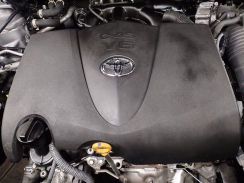 Used 2022 Toyota Highlander XLE image 7