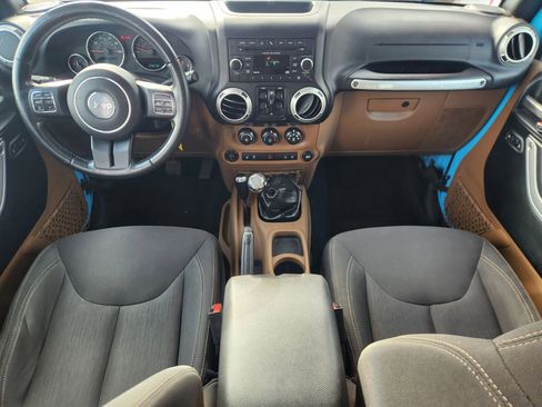 Used 2017 Jeep Wrangler Unlimited Sahara w/ Connectivity Group image 2