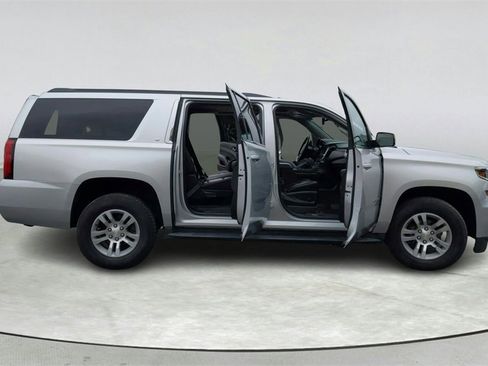 Used 2019 Chevrolet Suburban LT image 14