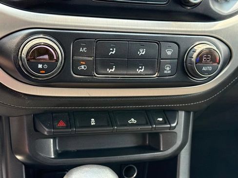 Used 2022 GMC Canyon Elevation w/ Trailering Package AWD/4WD image 12