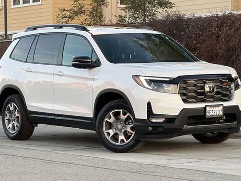 Used 2023 Honda Passport TrailSport image 2