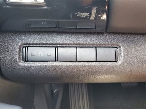 New 2025 Nissan Pathfinder S image 25