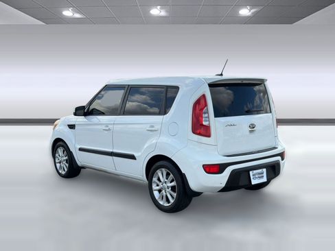 Used 2013 Kia Soul + FWD image 3