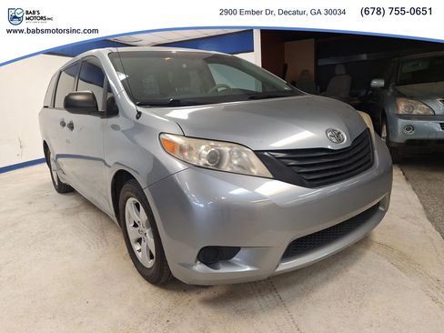Used 2011 Toyota Sienna FWD image 21