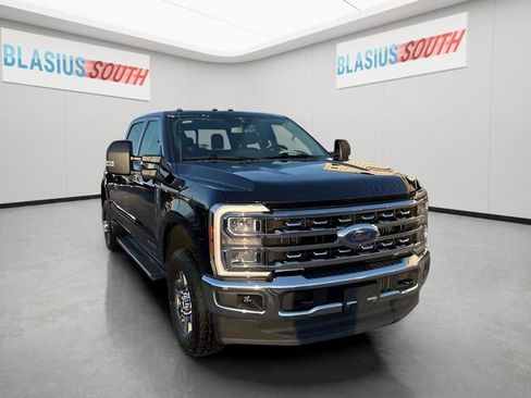 Used 2023 Ford F350 Lariat image 1