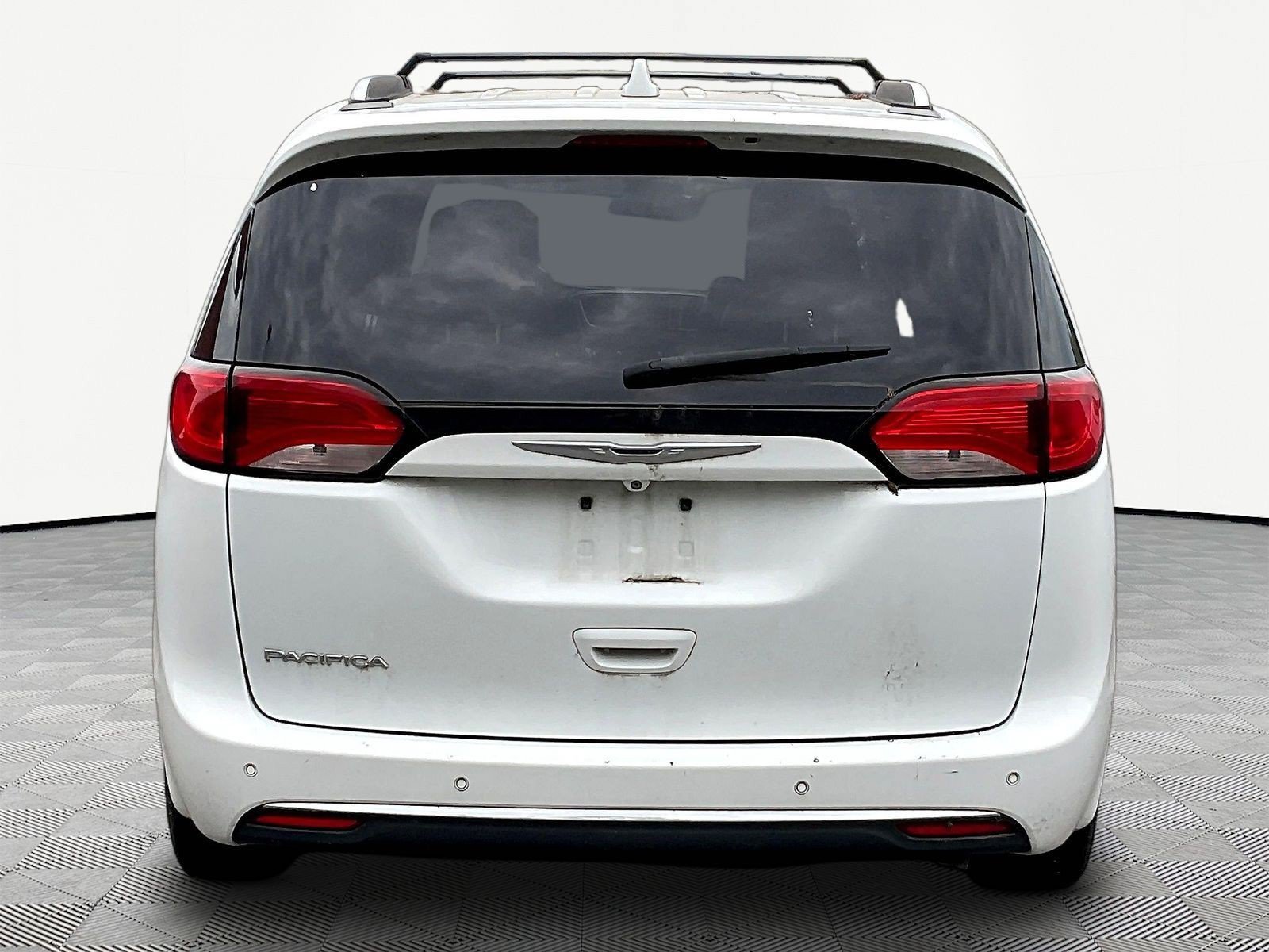 Used 2017 Chrysler Pacifica Touring-L Plus FWD image 5