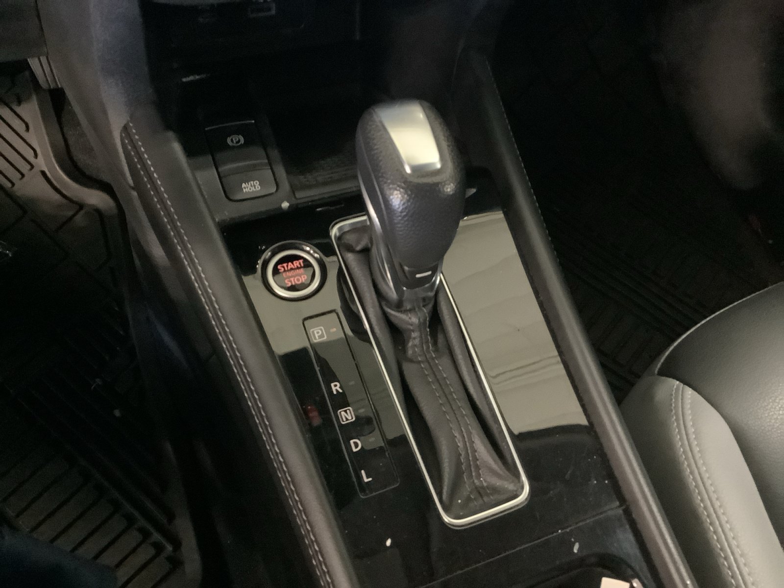 Used 2021 Nissan Kicks SR w/ SR Premium Package FWD image 21