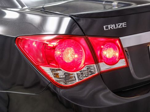 Used 2014 Chevrolet Cruze LT w/ RS Package FWD image 7