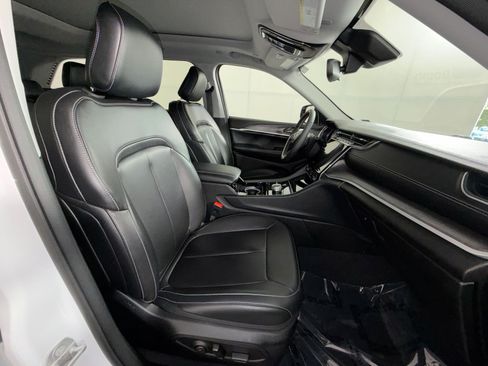 Used 2023 Jeep Grand Cherokee Limited AWD/4WD image 27