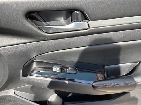 Used 2024 Nissan Altima 2.5 SR FWD image 50