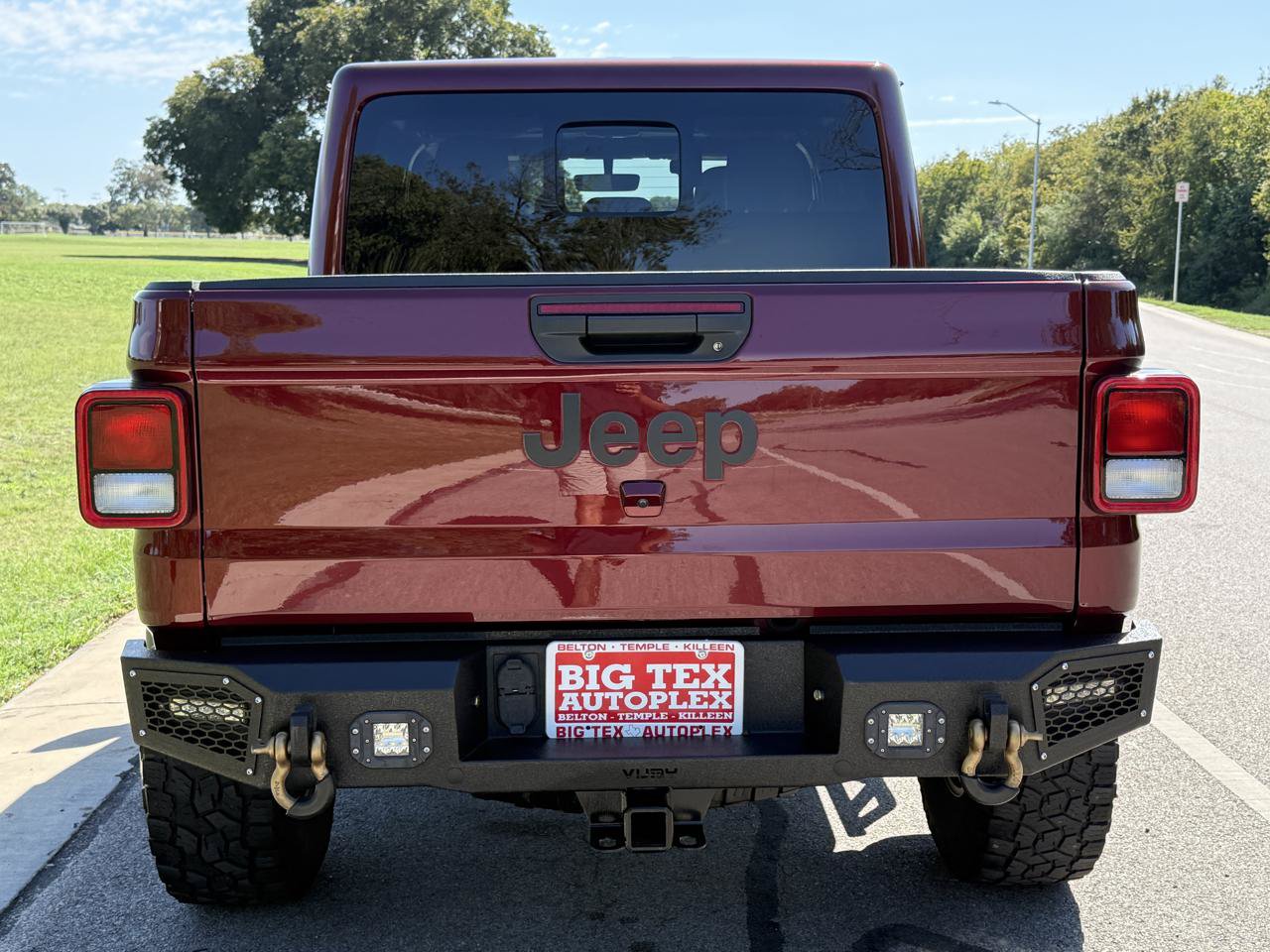 Used 2022 Jeep Gladiator Rubicon w/ Cold Weather Group AWD/4WD image 9