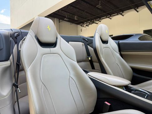 Used 2019 Ferrari Portofino RWD image 38