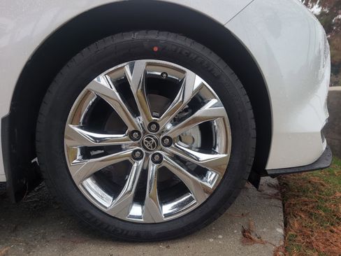 Certified 2024 Toyota Sienna Platinum image 13