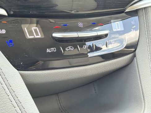 Used 2024 Cadillac XT6 Premium Luxury w/ Technology Package FWD image 29