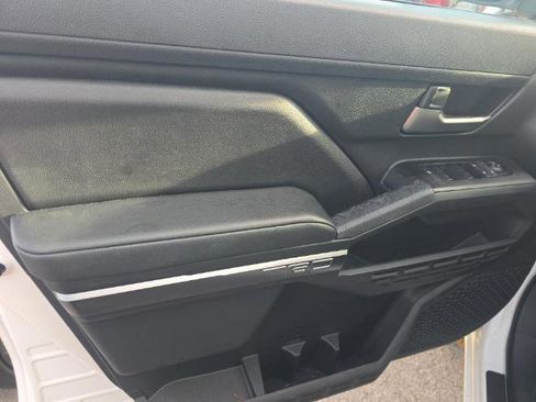 Used 2025 Toyota Tacoma TRD Off-Road image 17