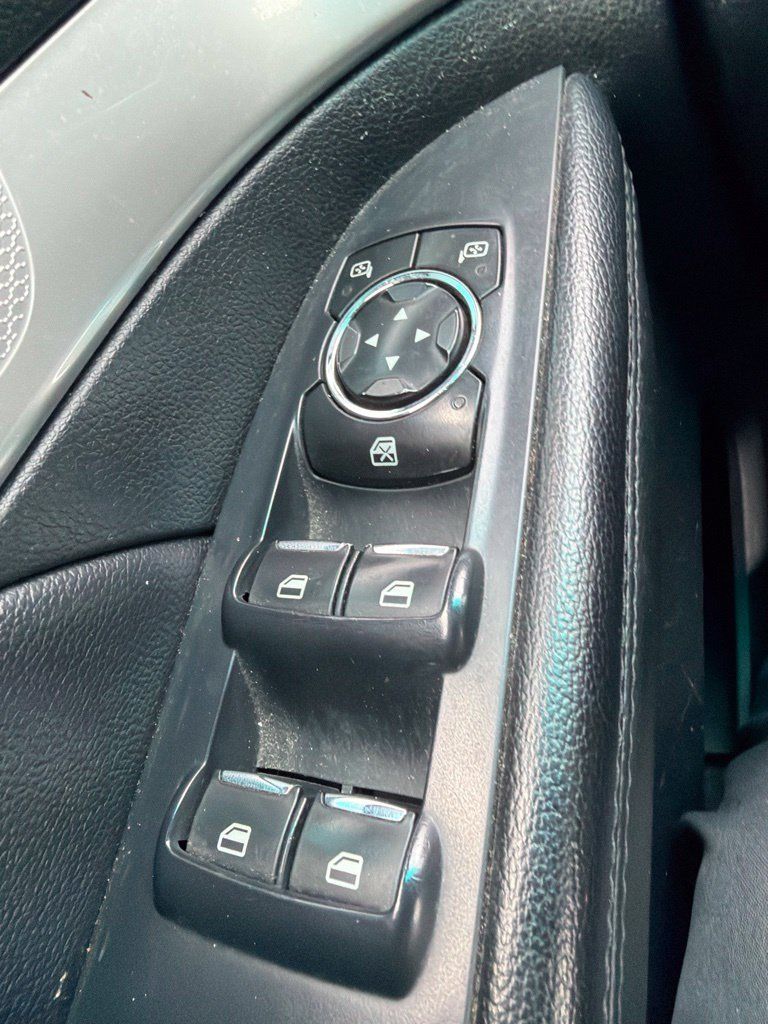 Used 2016 Ford Explorer XLT w/ Equipment Group 202A AWD/4WD image 17
