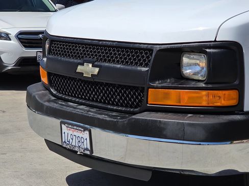 Used 2014 Chevrolet Express 2500 Extended RWD image 6