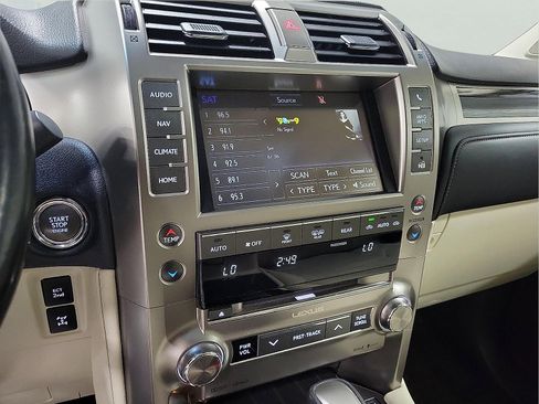 Used 2020 Lexus GX 460 Premium w/ Premium Package AWD/4WD image 20