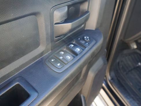 Used 2018 RAM 2500 Tradesman w/ Chrome Appearance Group image 19