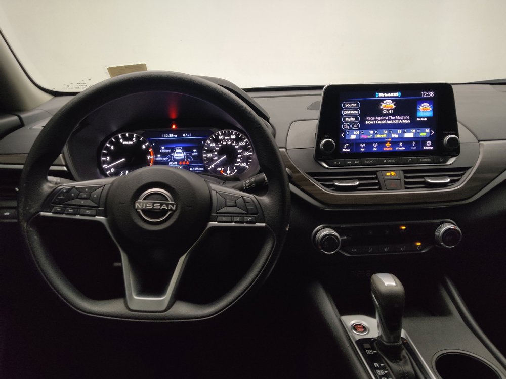 Used 2025 Nissan Altima 2.5 SV FWD image 22