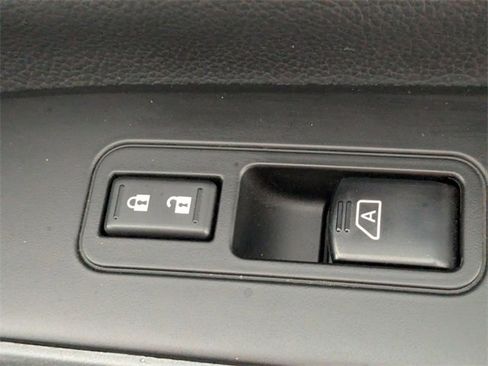 Used 2023 Nissan Titan PRO-4X w/ Pro-4x Convenience Package image 35