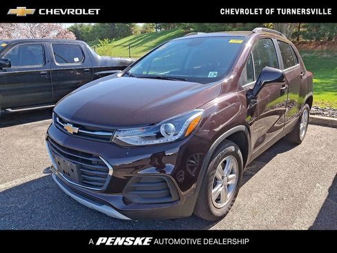 Certified 2022 Chevrolet Trax LT w/ LT Convenience Package AWD/4WD image 1