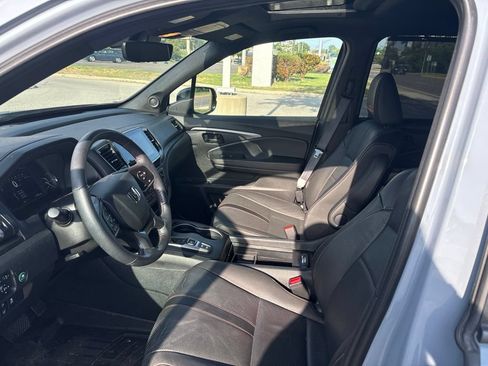 Used 2023 Honda Passport TrailSport image 6