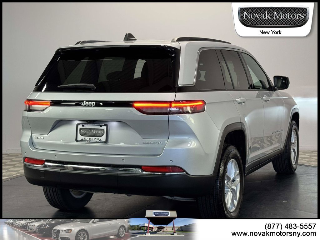Used 2024 Jeep Grand Cherokee Laredo X AWD/4WD image 8