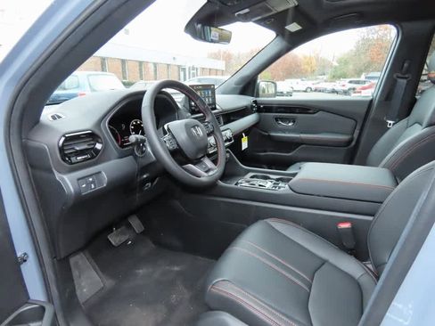 New 2025 Honda Pilot TrailSport image 2