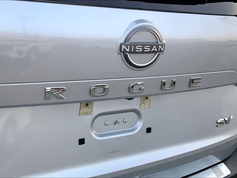 Used 2022 Nissan Rogue SV FWD image 28
