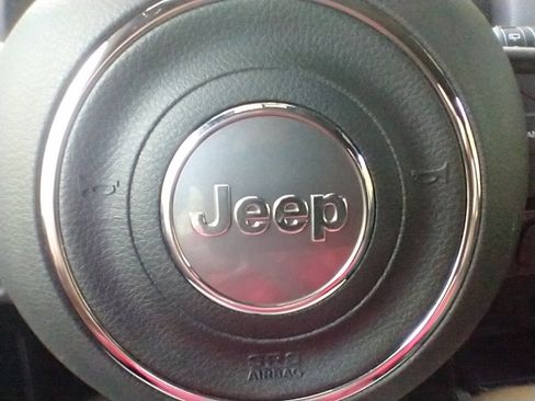 Used 2021 Jeep Renegade Latitude image 27