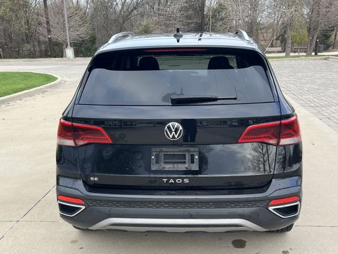 Certified 2023 Volkswagen Taos SE w/ Panoramic Sunroof Package image 9