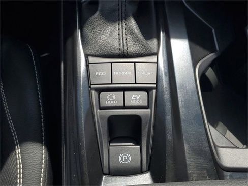 Used 2025 Toyota Camry SE w/ Convenience Package image 30