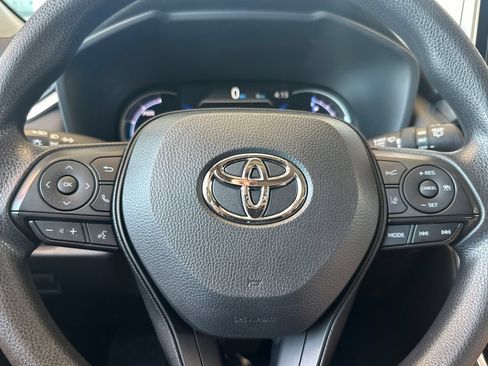 Used 2025 Toyota RAV4 XLE AWD/4WD image 26