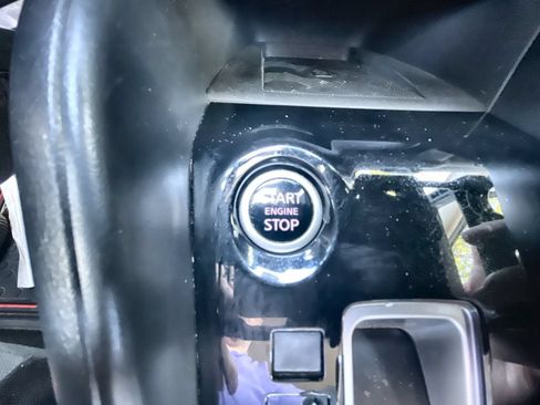 Used 2024 Nissan Versa SR FWD image 16