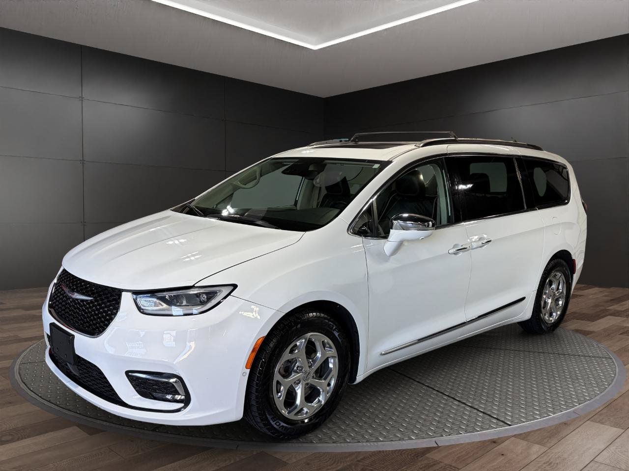 Used 2022 Chrysler Pacifica Limited FWD image 4