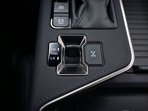 Used 2025 Lexus GX 550 w/ Accessory Package (2T) AWD/4WD image 23