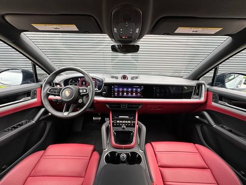 Certified 2026 Porsche Cayenne E-Hybrid Coupe AWD/4WD image 6