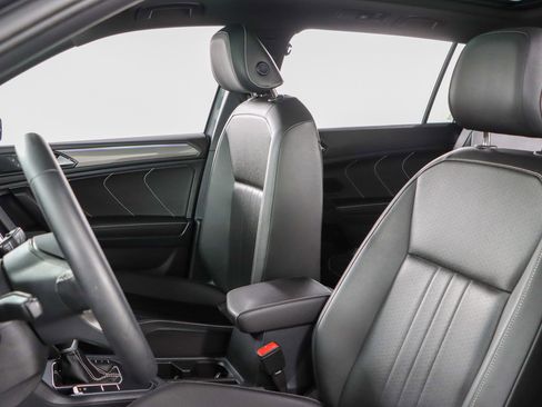 Used 2023 Volkswagen Tiguan SE R-Line image 24