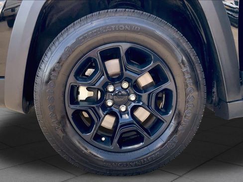 Used 2022 Jeep Cherokee Latitude AWD/4WD image 11