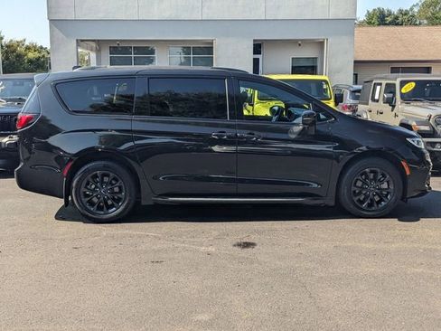 Certified 2021 Chrysler Pacifica Touring-L w/ S Appearance Package image 2