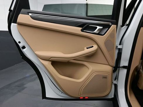 Certified 2025 Porsche Macan AWD/4WD image 13