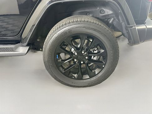 Used 2023 Jeep Wrangler Sahara image 11