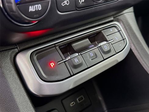 Used 2020 GMC Acadia SLE w/ Driver Convenience Package image 16