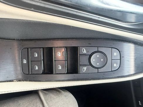 Used 2022 Nissan Rogue SV w/ SV Premium Package AWD/4WD image 25
