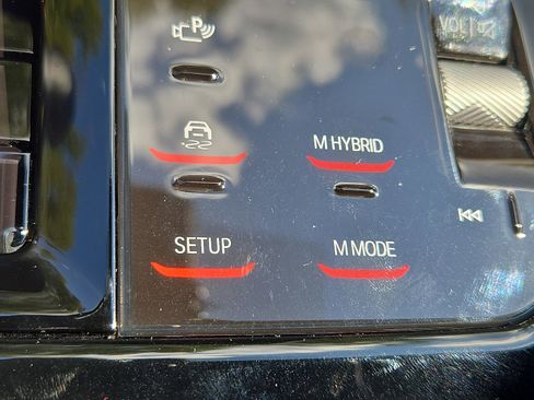 Used 2025 BMW M5 w/ Executive Package image 26